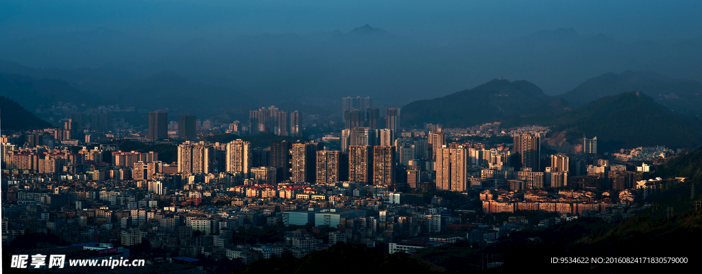 城市清晨