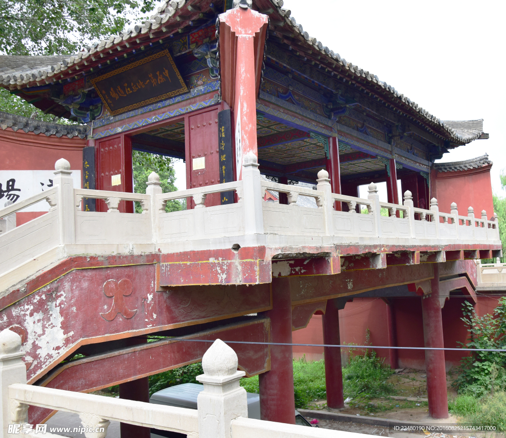 桥上的古建筑摄影