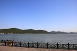 湖岸边
