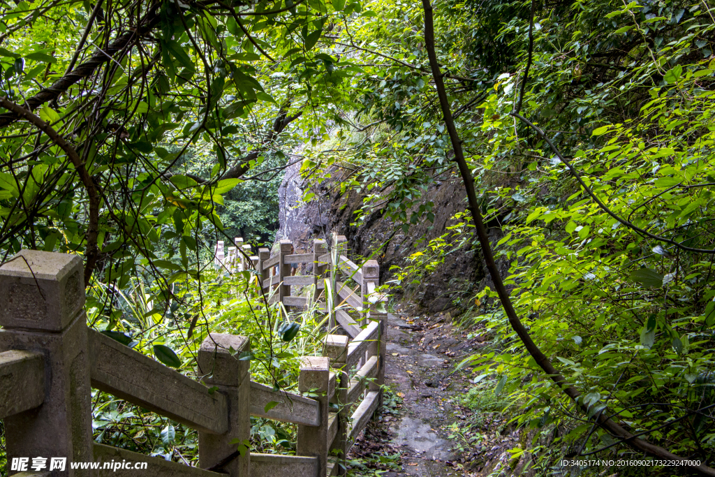 连城冠豸山山道