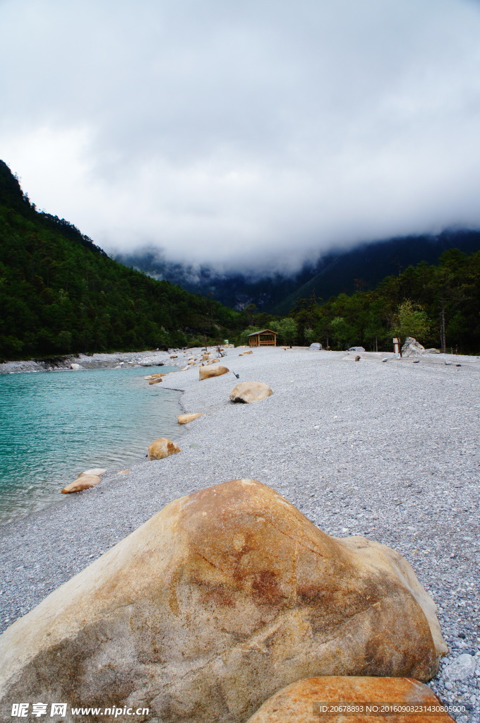 蓝月湖