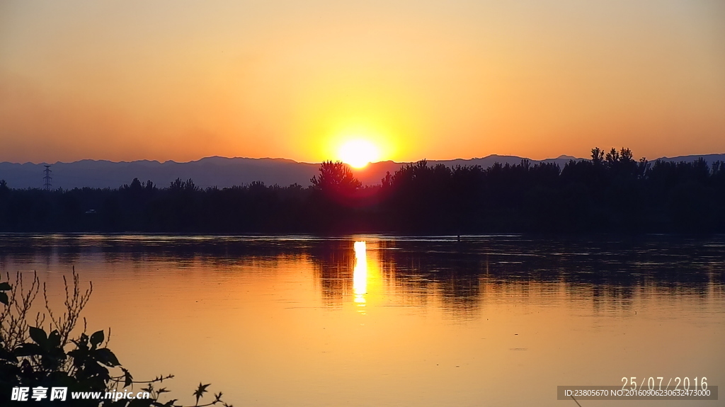 遥望汾水夕阳