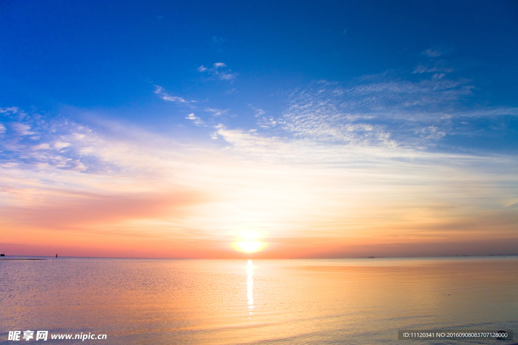 海天一线夕阳美景