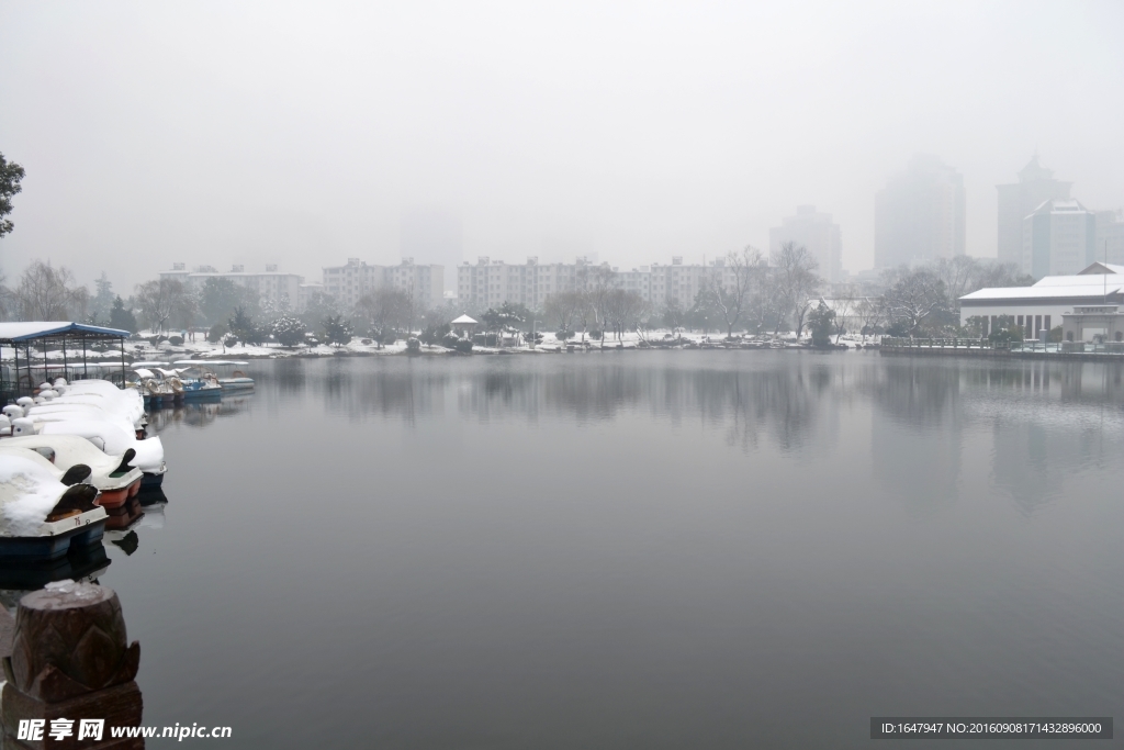 月湖雪景