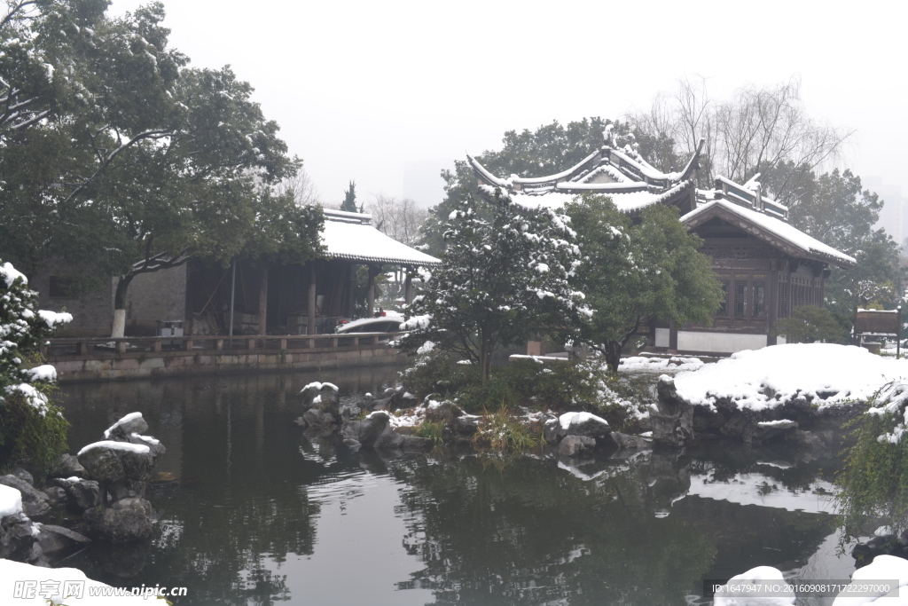 月湖雪景