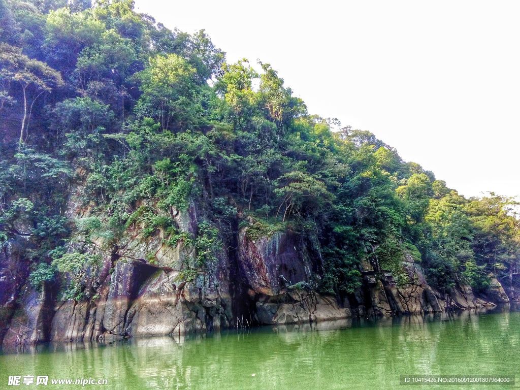 九连山月鸣河