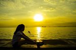 夕阳下的少女