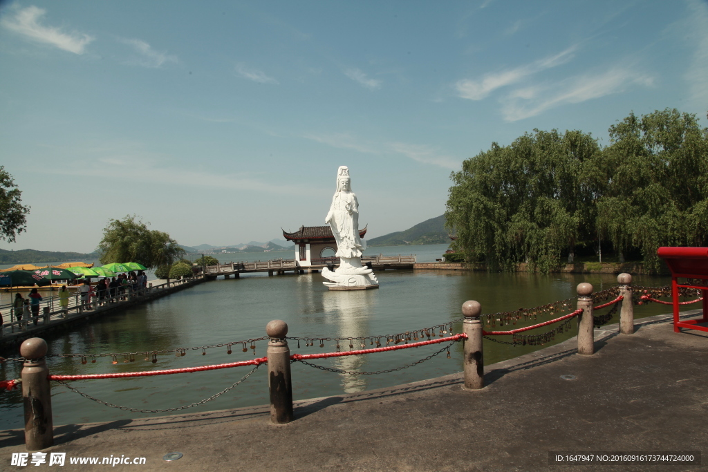 东钱湖水上观音