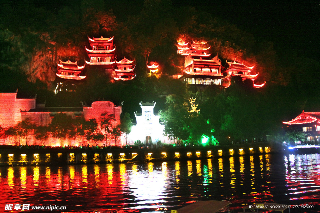 古镇舞阳河畔夜景