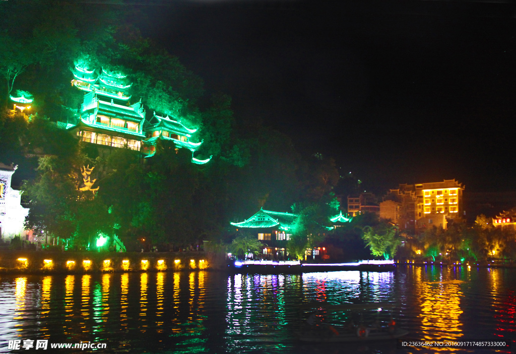 古镇舞阳河畔夜景