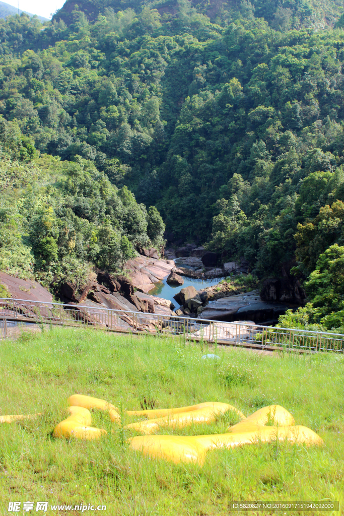 山沟 河流 山坡