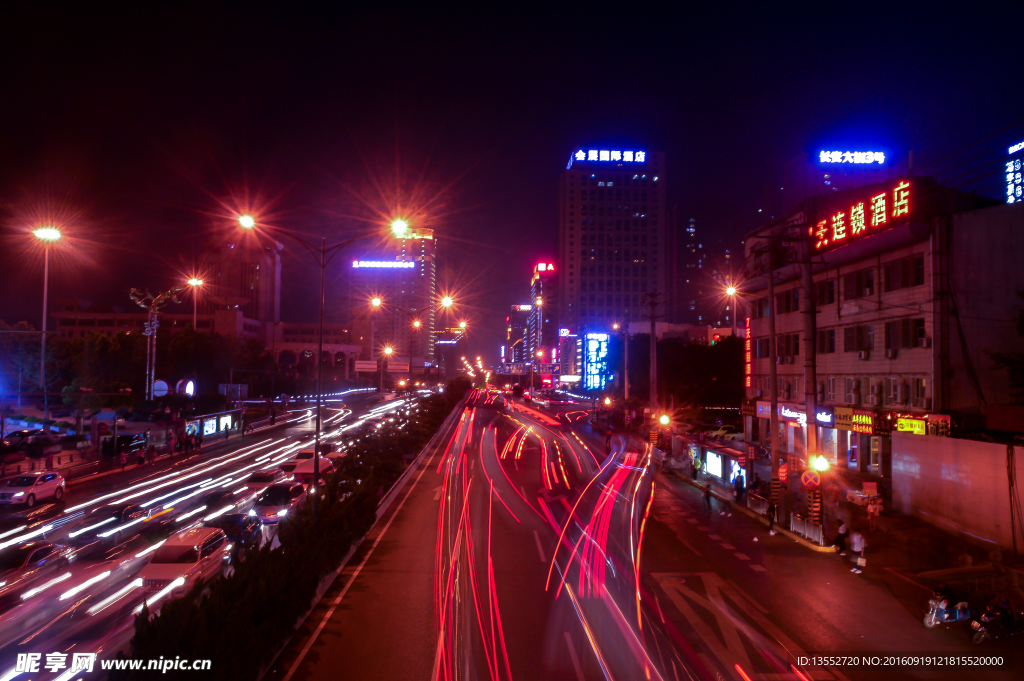 时尚街区夜景摄影