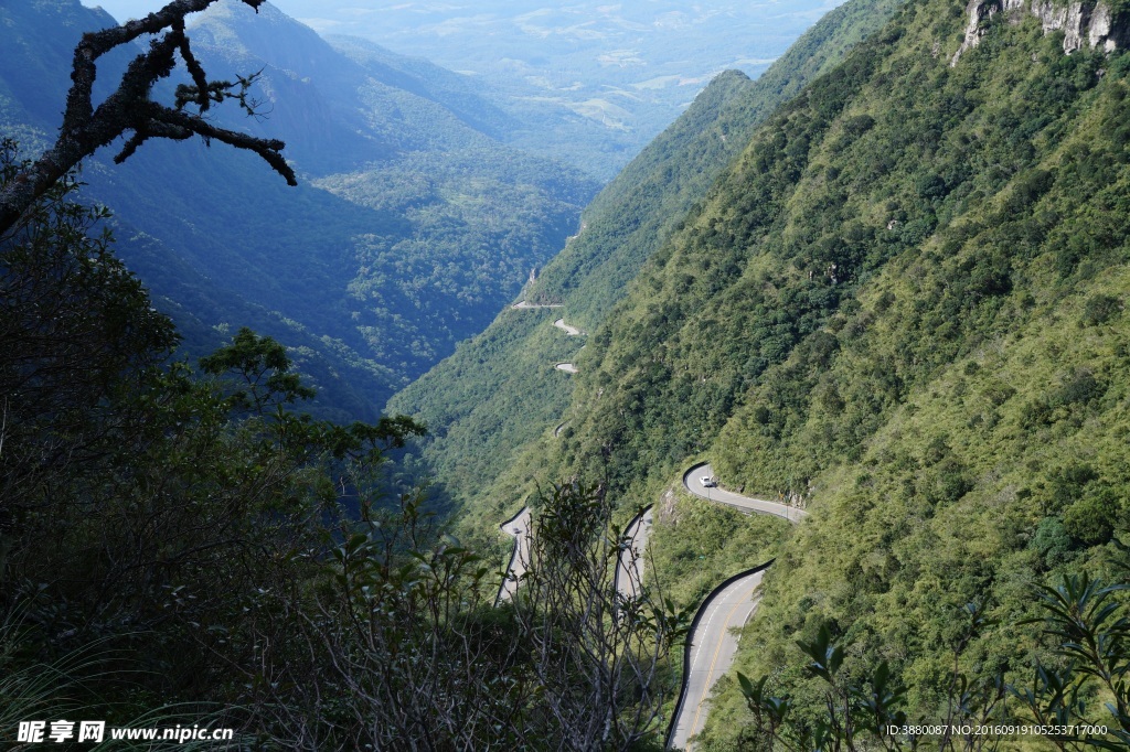 崎岖山路