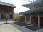 卢岩寺内景
