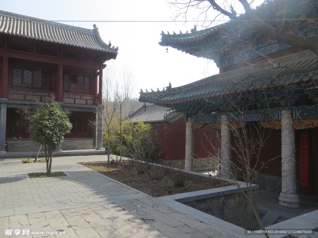卢岩寺内景