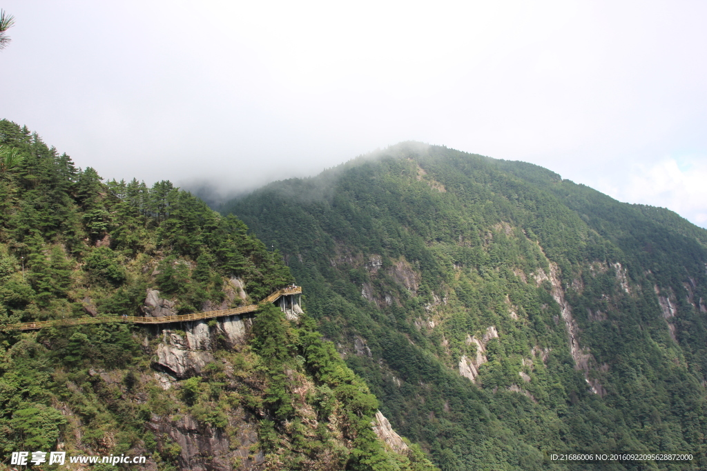 明月山