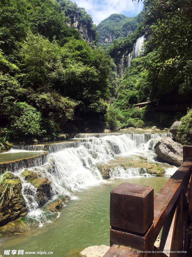 三峡瀑布