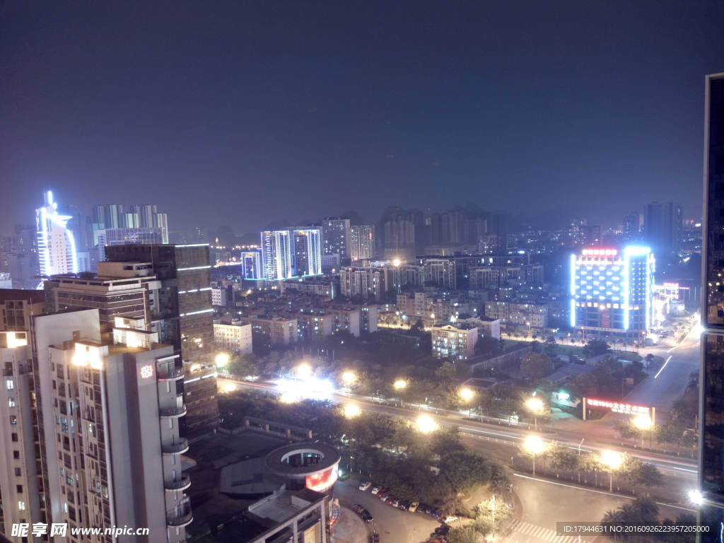 阳光100夜景