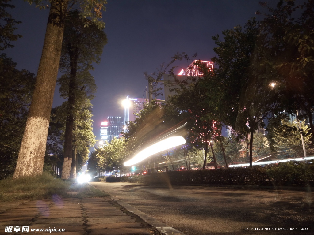 马路夜景