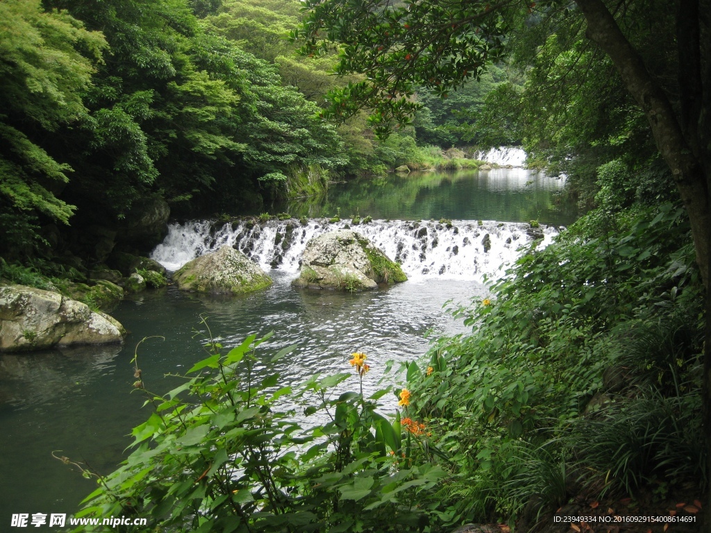 绿色山水