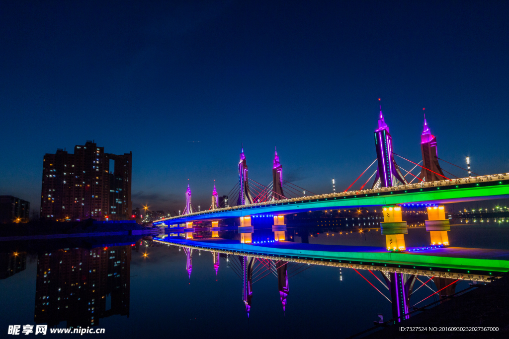 北京通州运河桥夜景