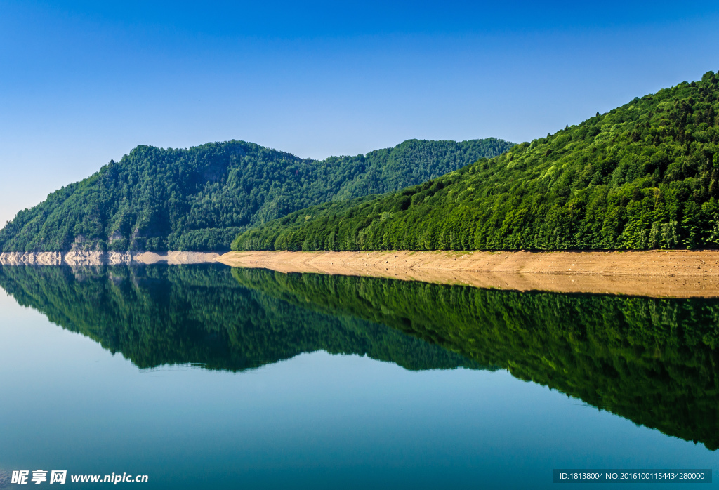 湖光山色