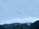 山顶雨雾