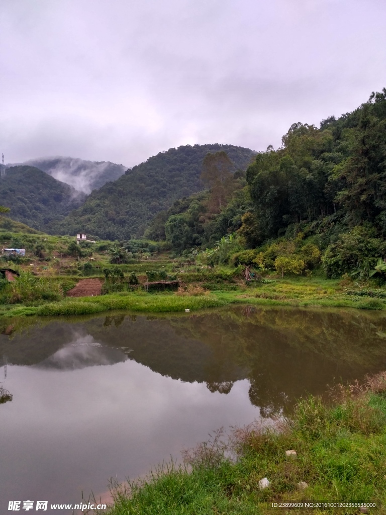 山川鱼塘