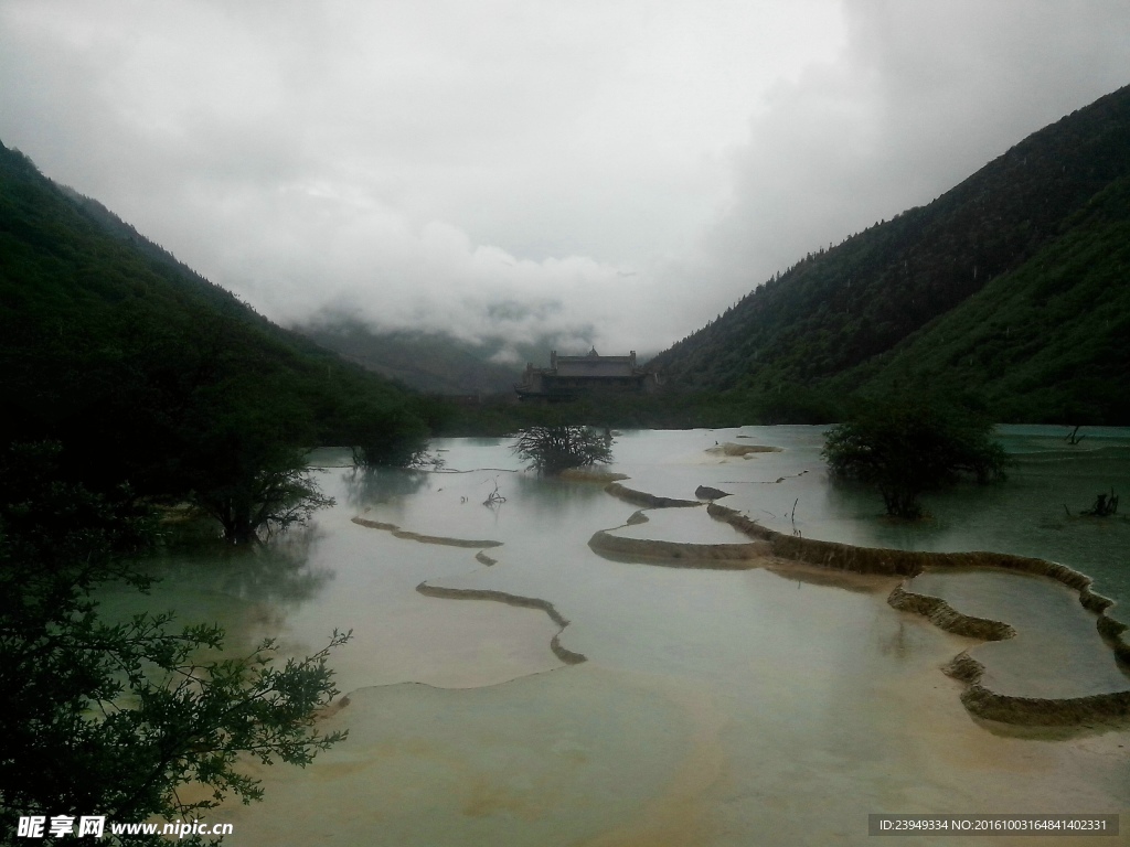 阿坝州迎宾池