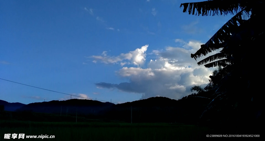 傍晚的山川田野延时摄影