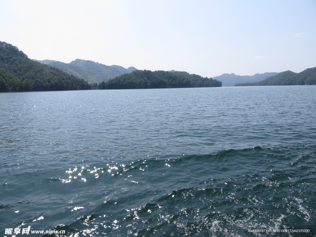 湖光山色风景图