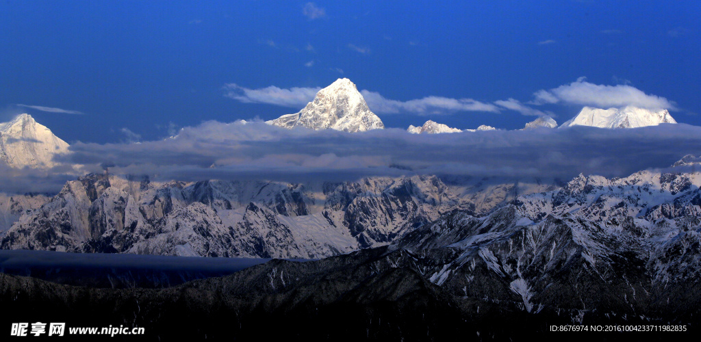 雪山云层