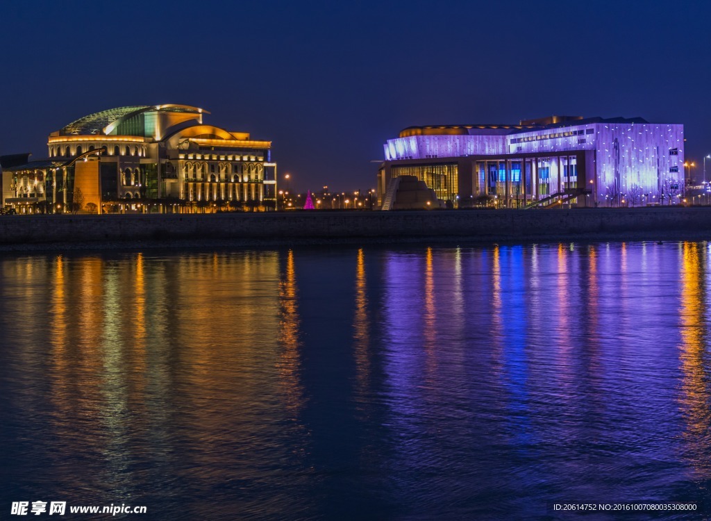 湖边的夜景