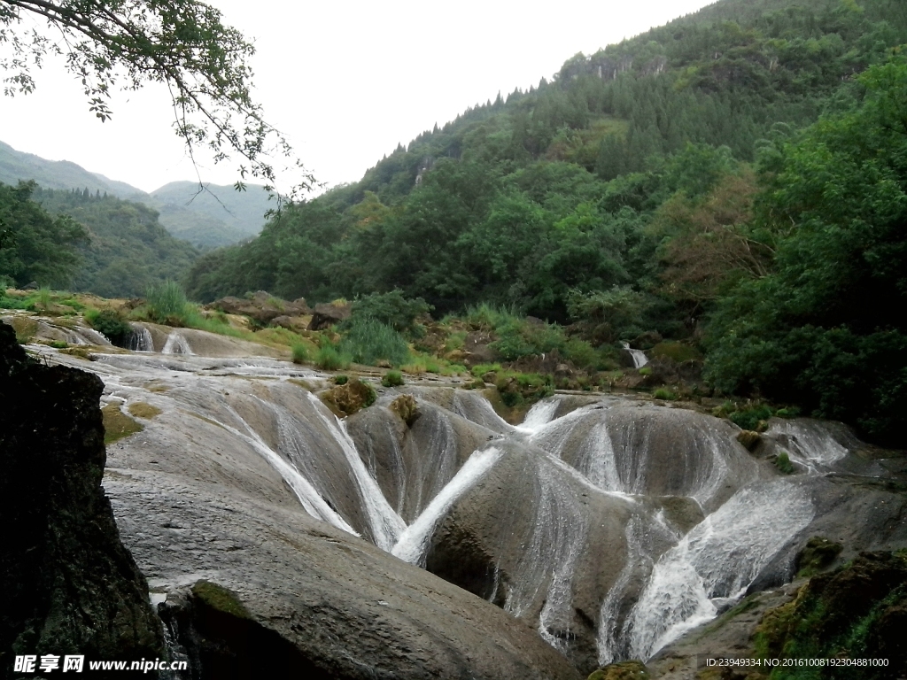 水上石林
