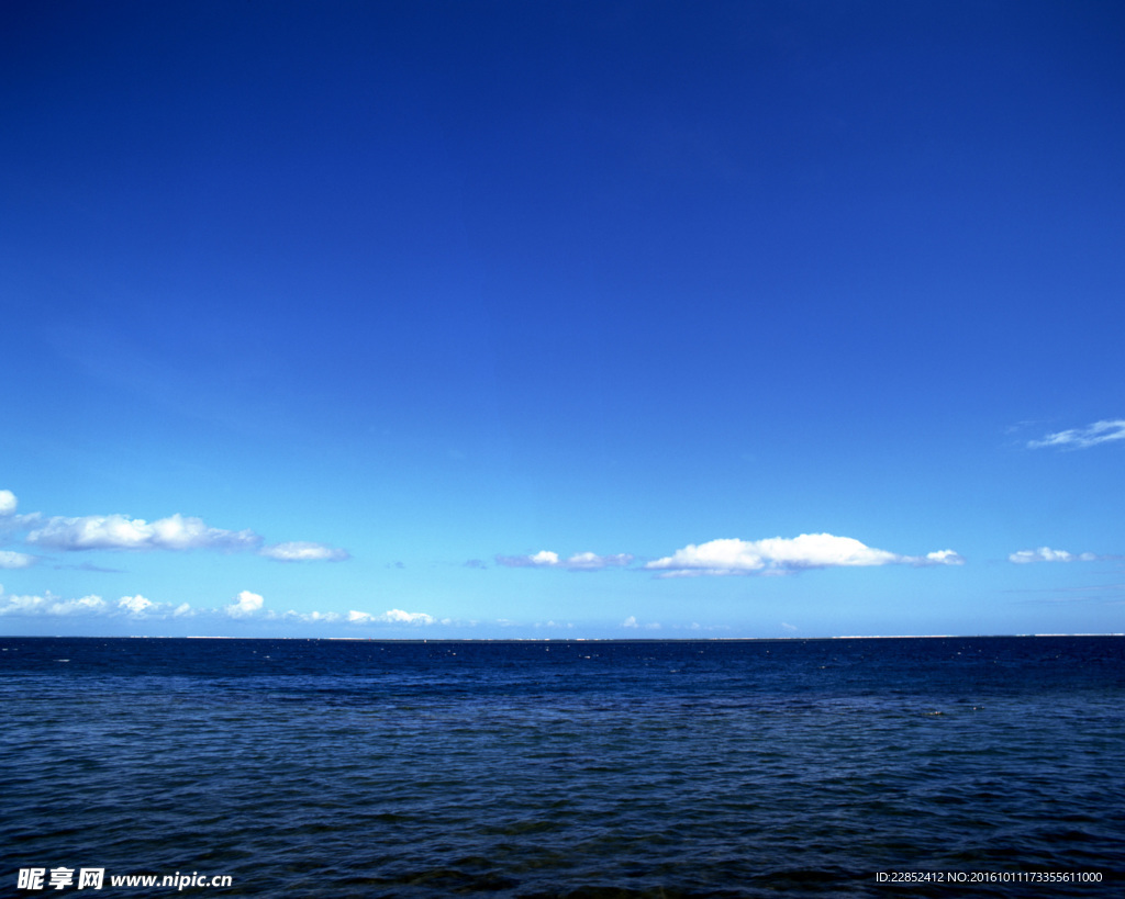 海边蓝天白云自然风景