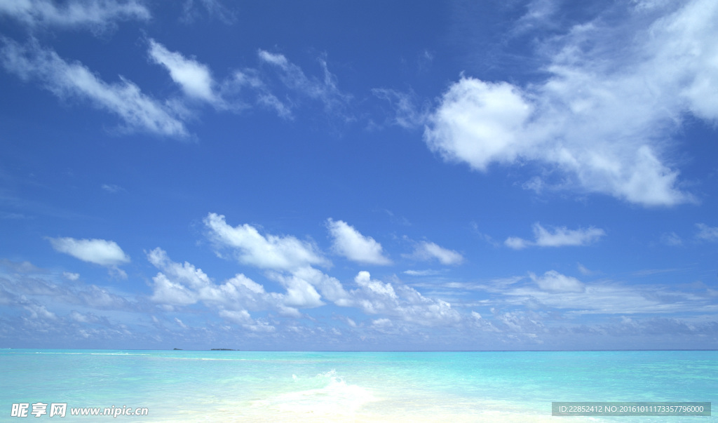 海边蓝天白云晴朗天空