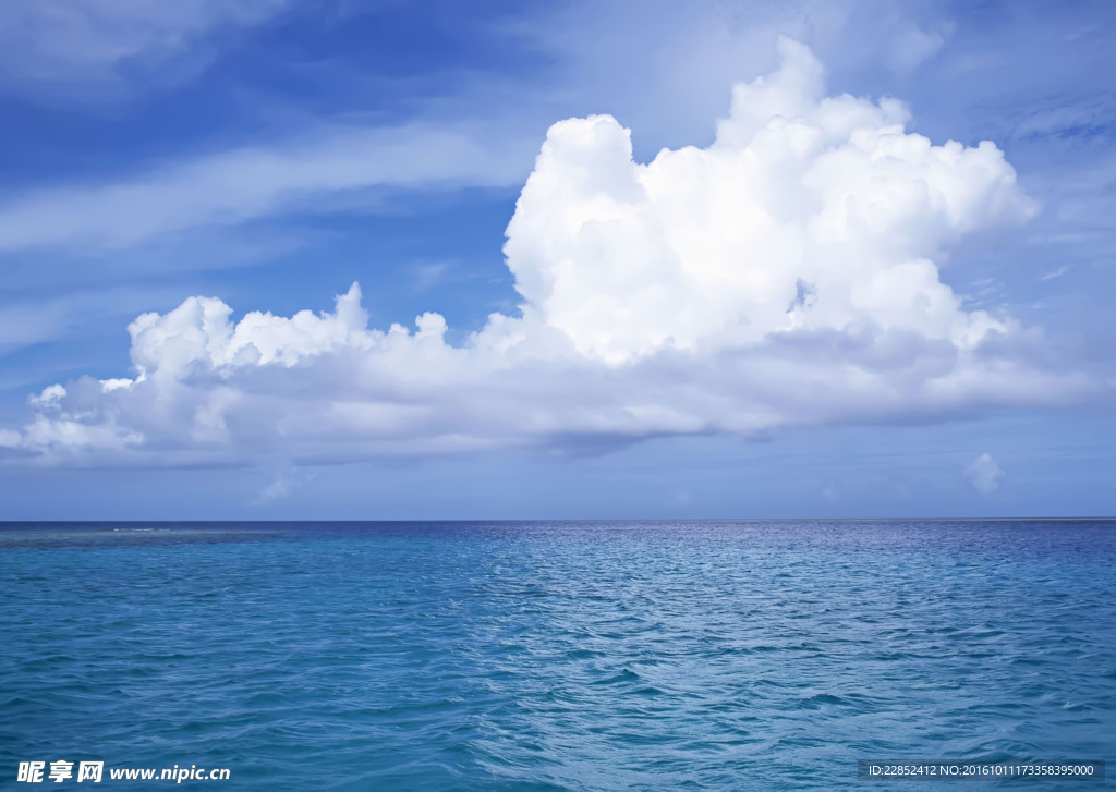 海边蓝天白云风景