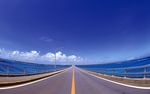 公路蓝天背景