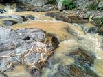 岩石上的流水