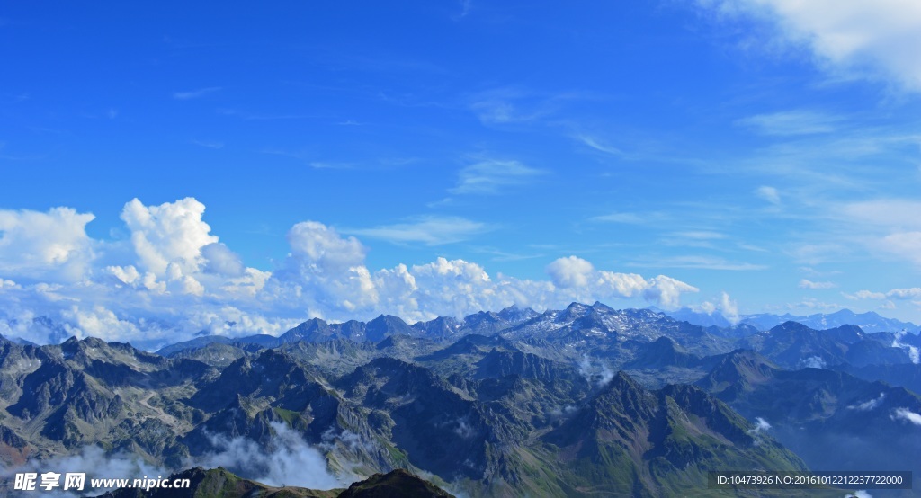 山峦起伏风景图片