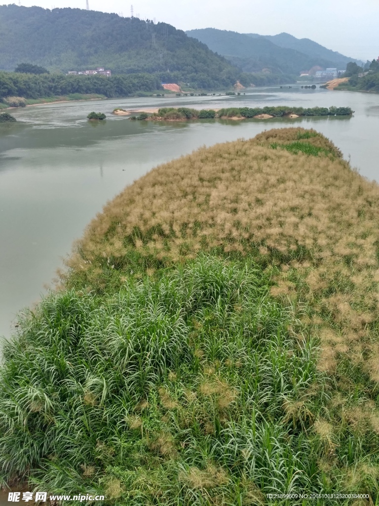 阴天的绥江河