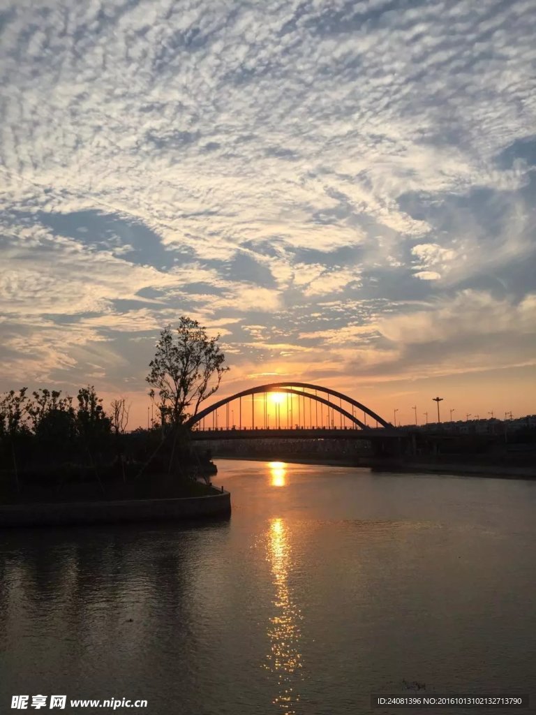 运河畔夕阳