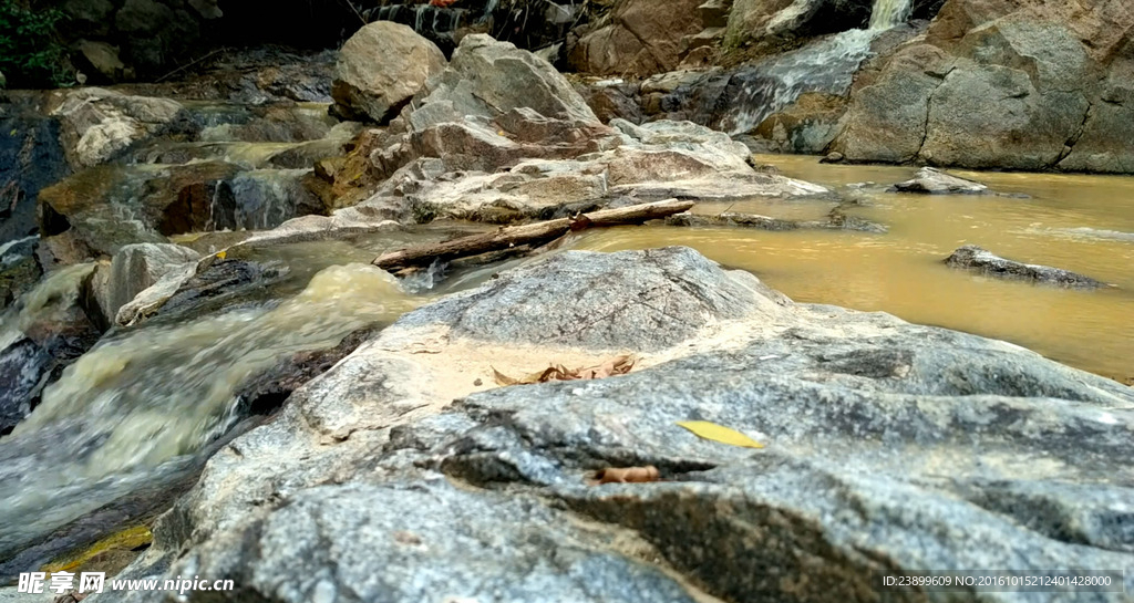 岩石流水延时摄影