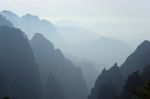 轻雾中的黄山仙境