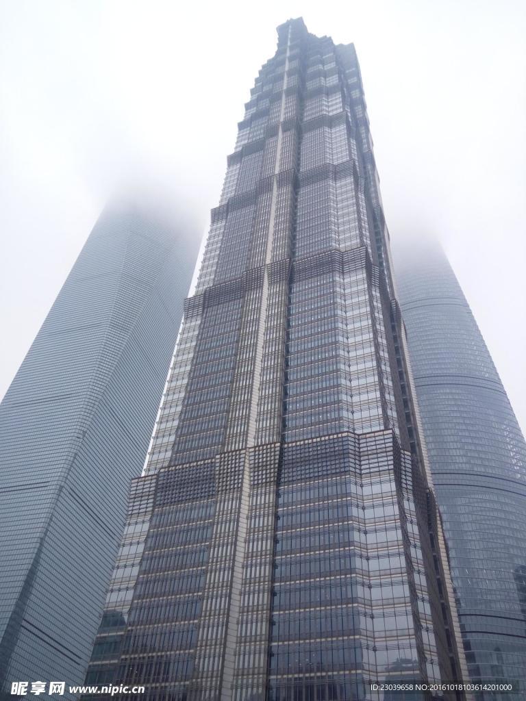 高耸入云的上海金茂大厦