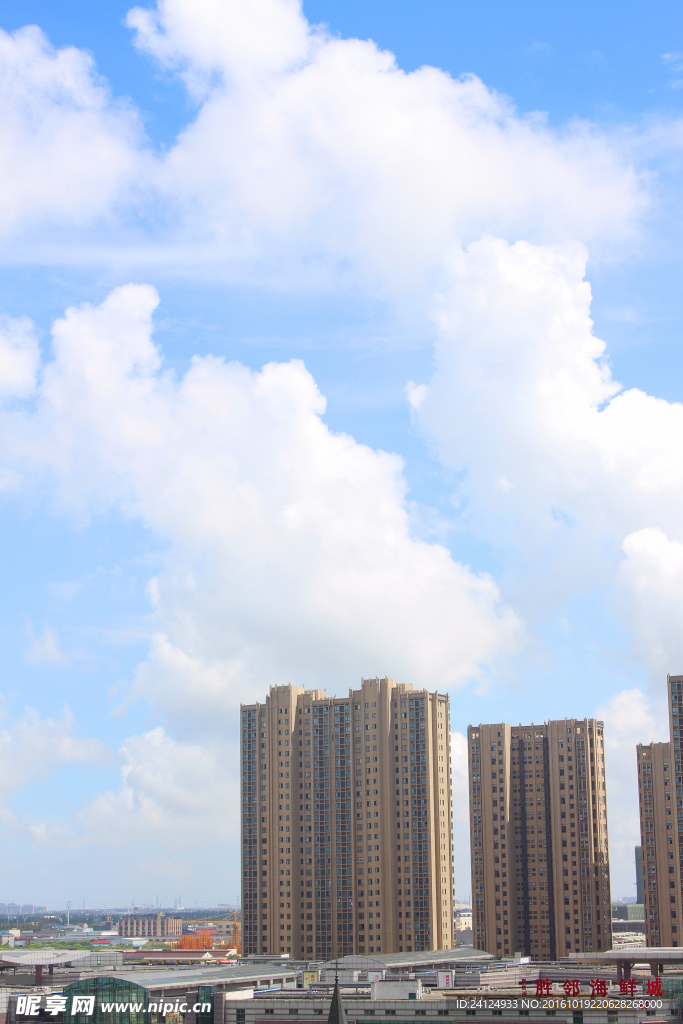 蔚蓝天空