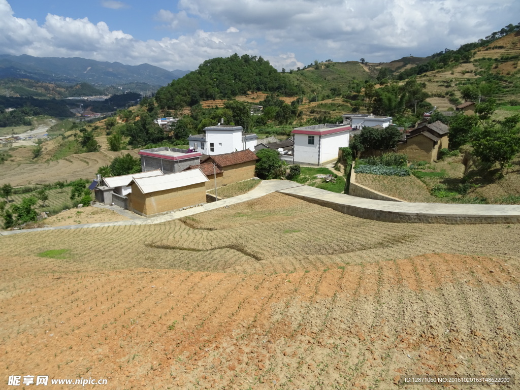 小山村