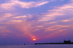 夕阳紫色天空图