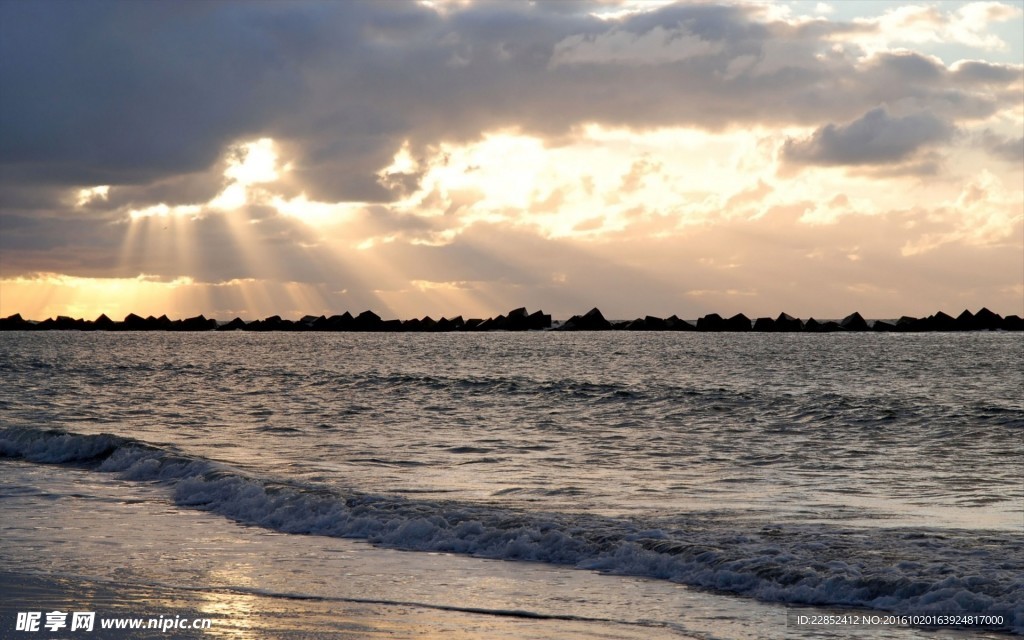 海边夕阳图