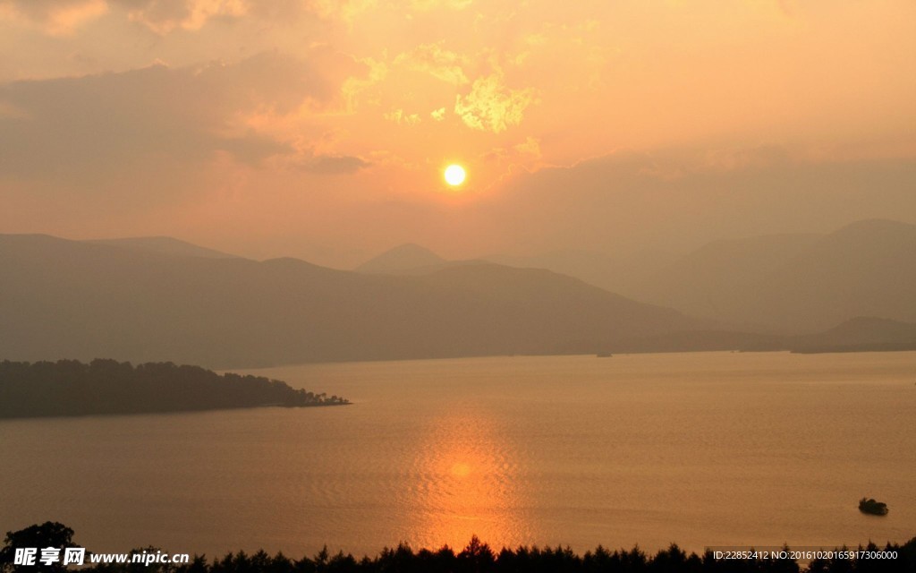 海边夕阳图
